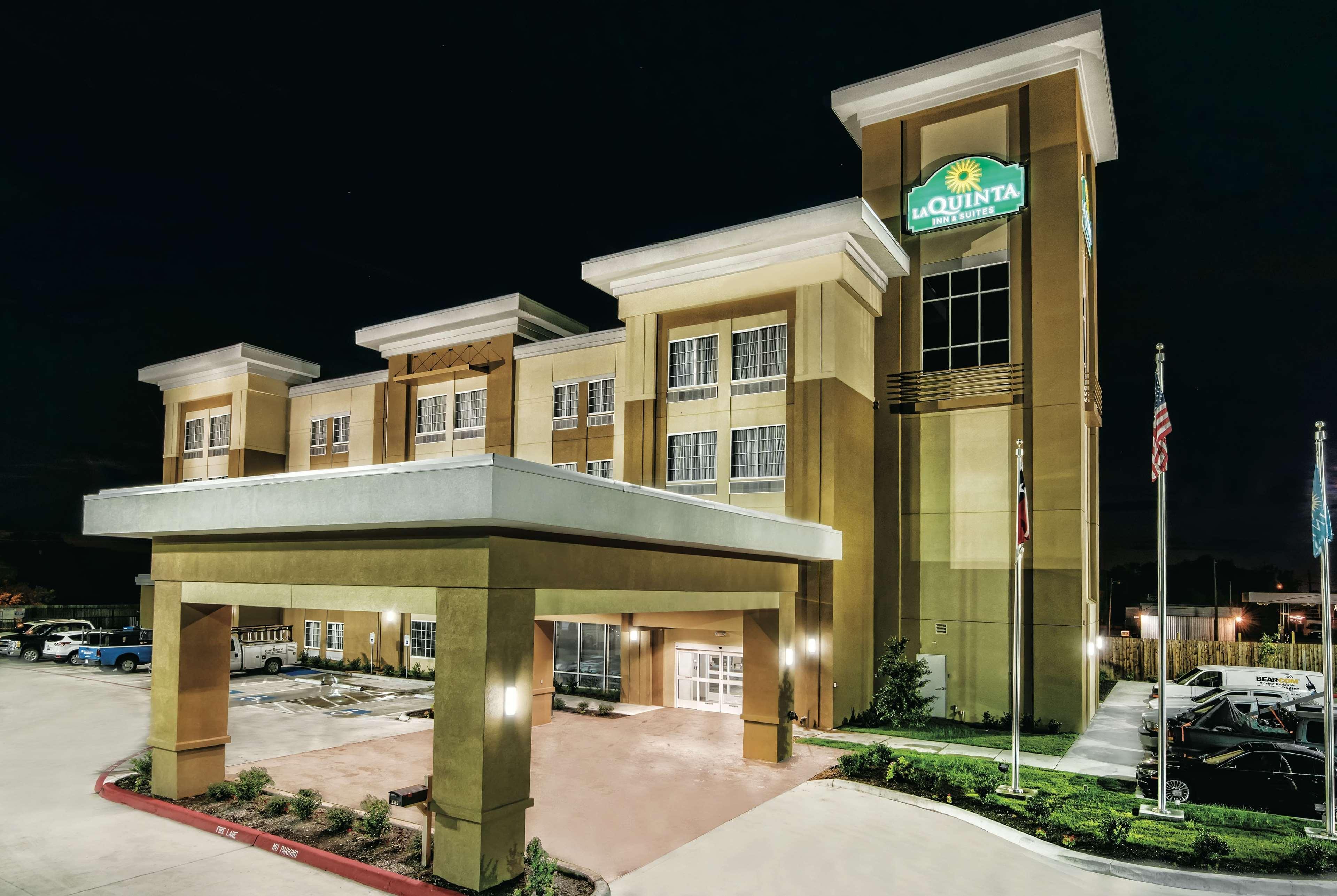 Hotel La Quinta By Wyndham Victoria - South Exterior foto